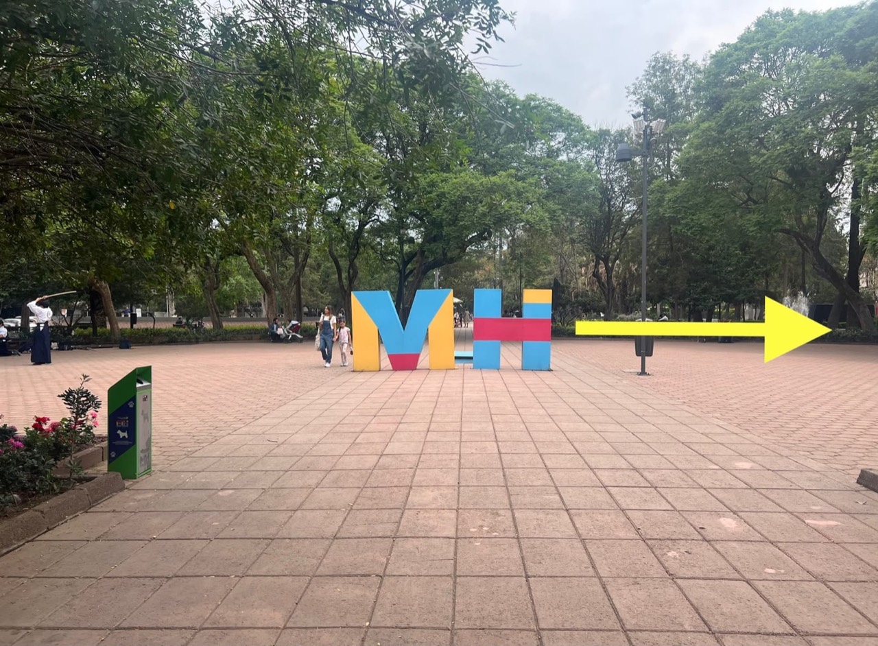 Frente a las letras MH: dirigirse a la derecha
